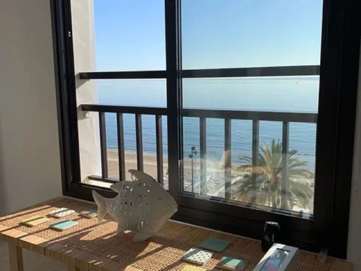 0e2141fe-083d-494b-98c0-e2831681c896