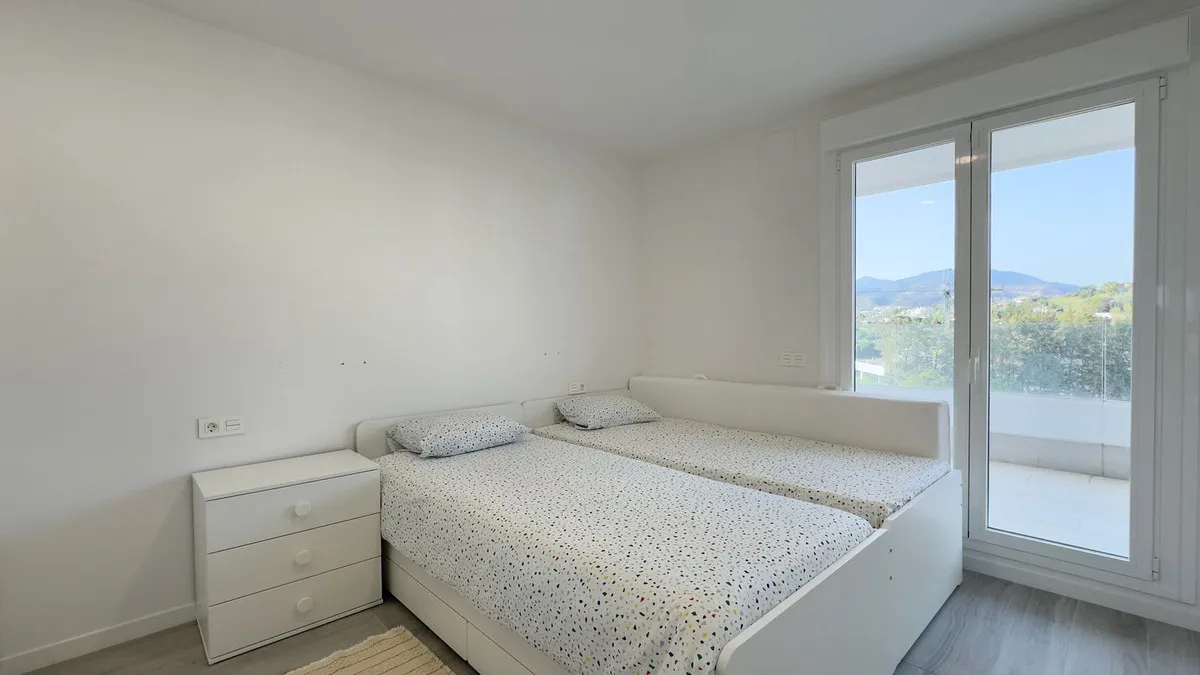 372eae54-44b8-4849-aa14-debd5d04a496