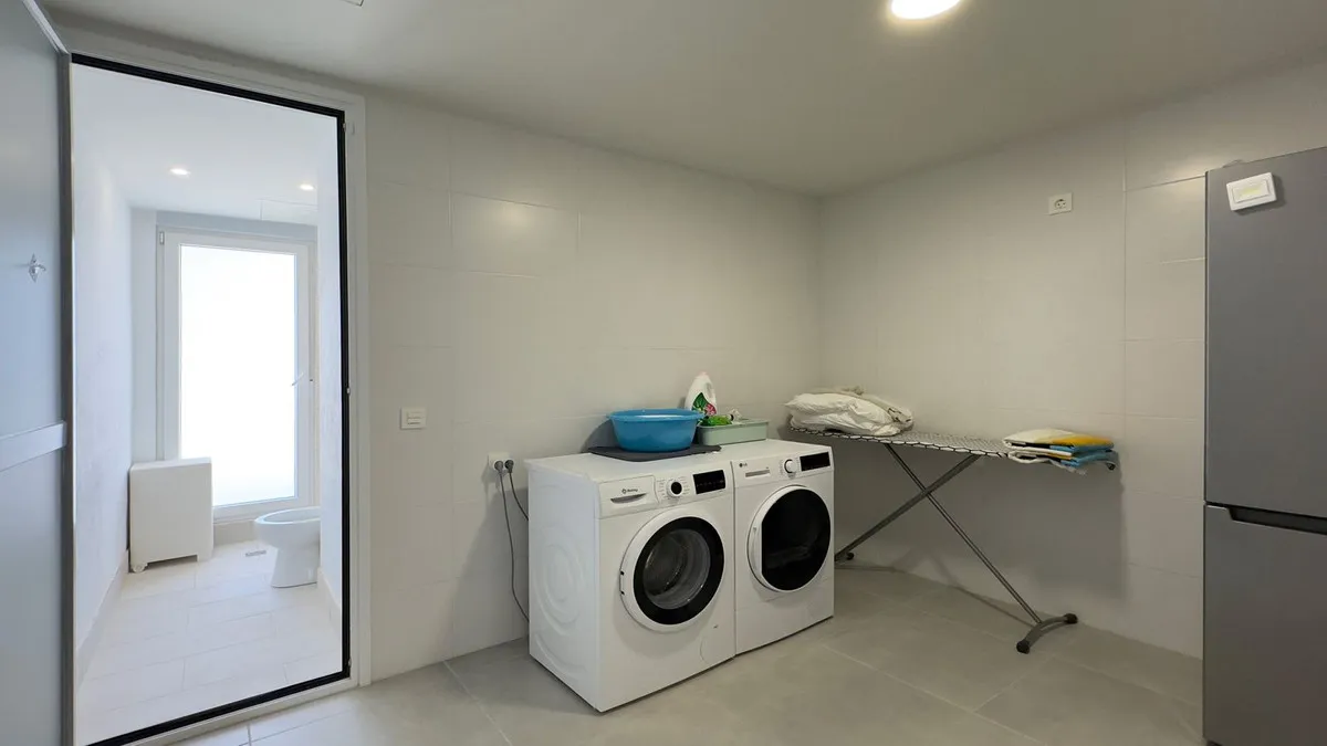 9f3c481f-3e34-4b1d-bffd-a60340146325