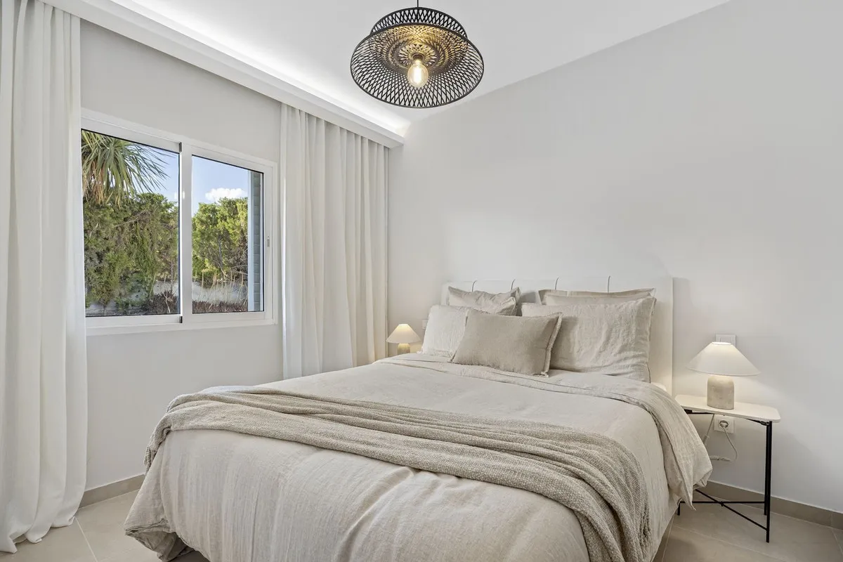 0121094b-3e45-46b9-9104-9d248bc47b01