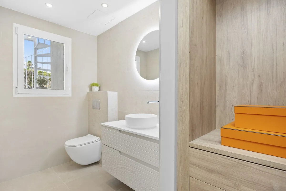 f989d897-2d38-476b-a48b-94ee11ea3425