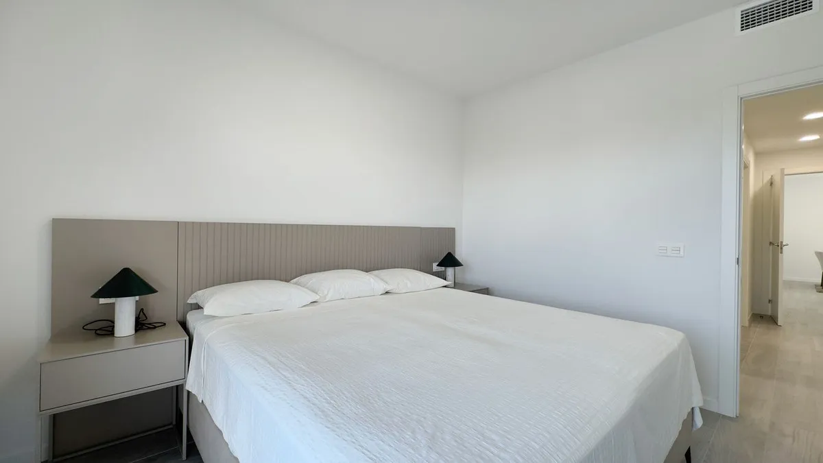 d9842168-8569-4245-80f3-414c5f226b97