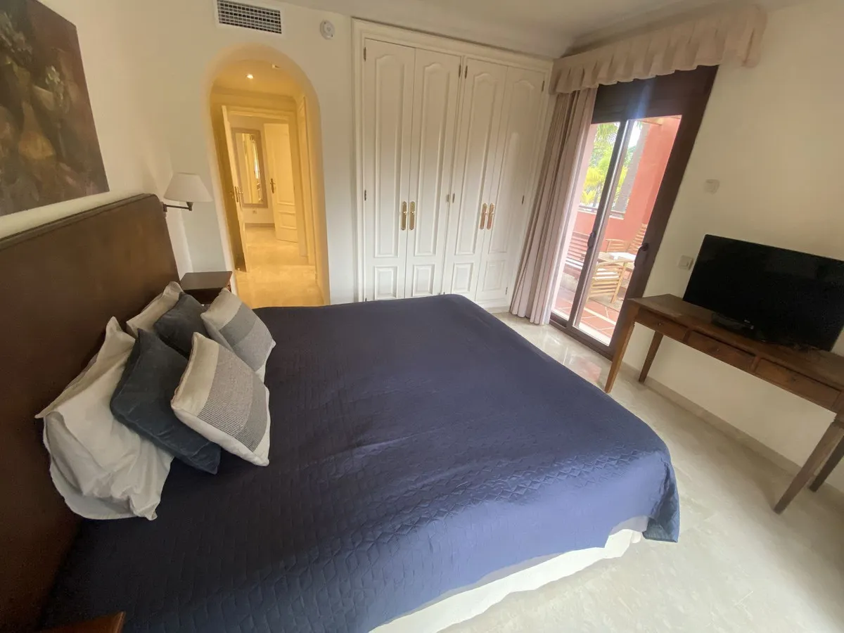 b7e394fe-e20c-42df-8776-2adee965c266