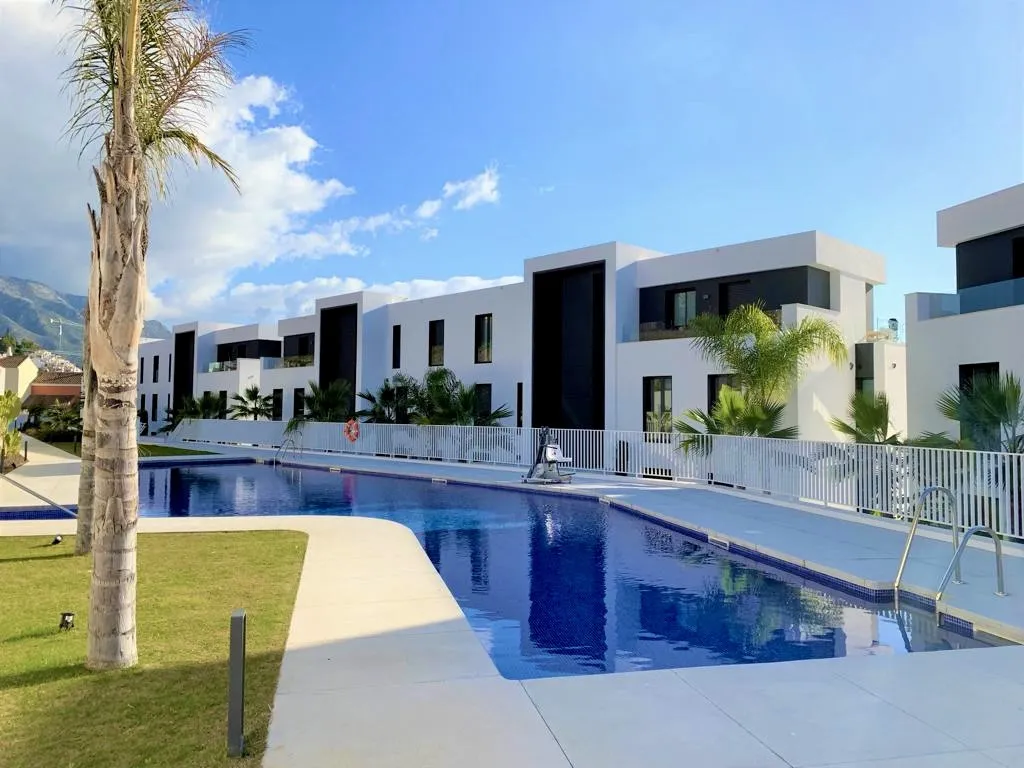 a0f0a0b7-45bd-4cd3-85ba-20e463ff1998