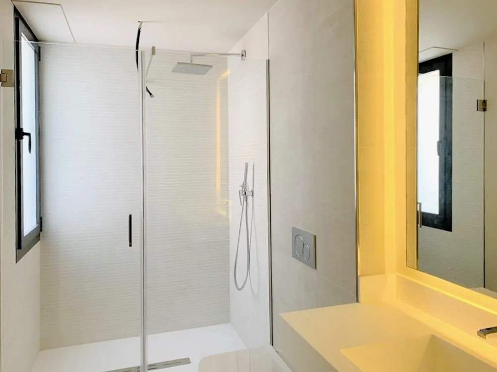 cb4740e2-bd45-4f56-8e50-1c8ed9188abe