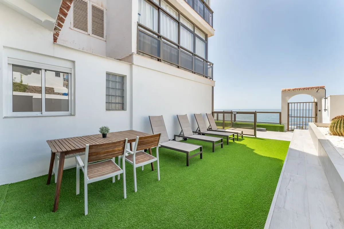 8551905c-46cd-40fa-a55f-af2718e65983