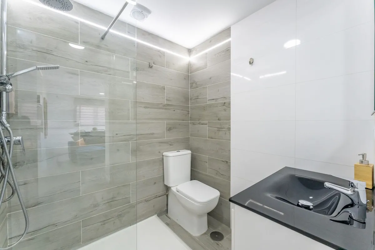 f53b65d0-1d99-4309-9a52-2658429b9b4a