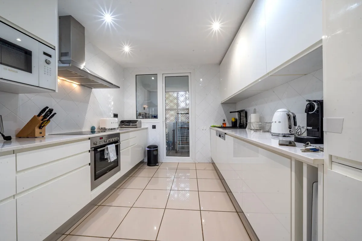 af75d937-003b-4511-b5f7-bc8a2276d853