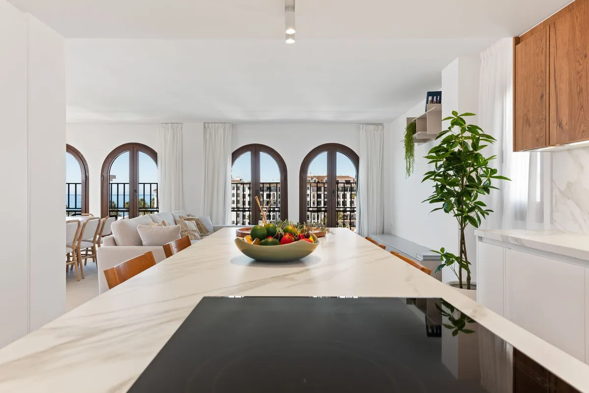 7e8fbf00-2233-4e53-9bfc-1b285db638af