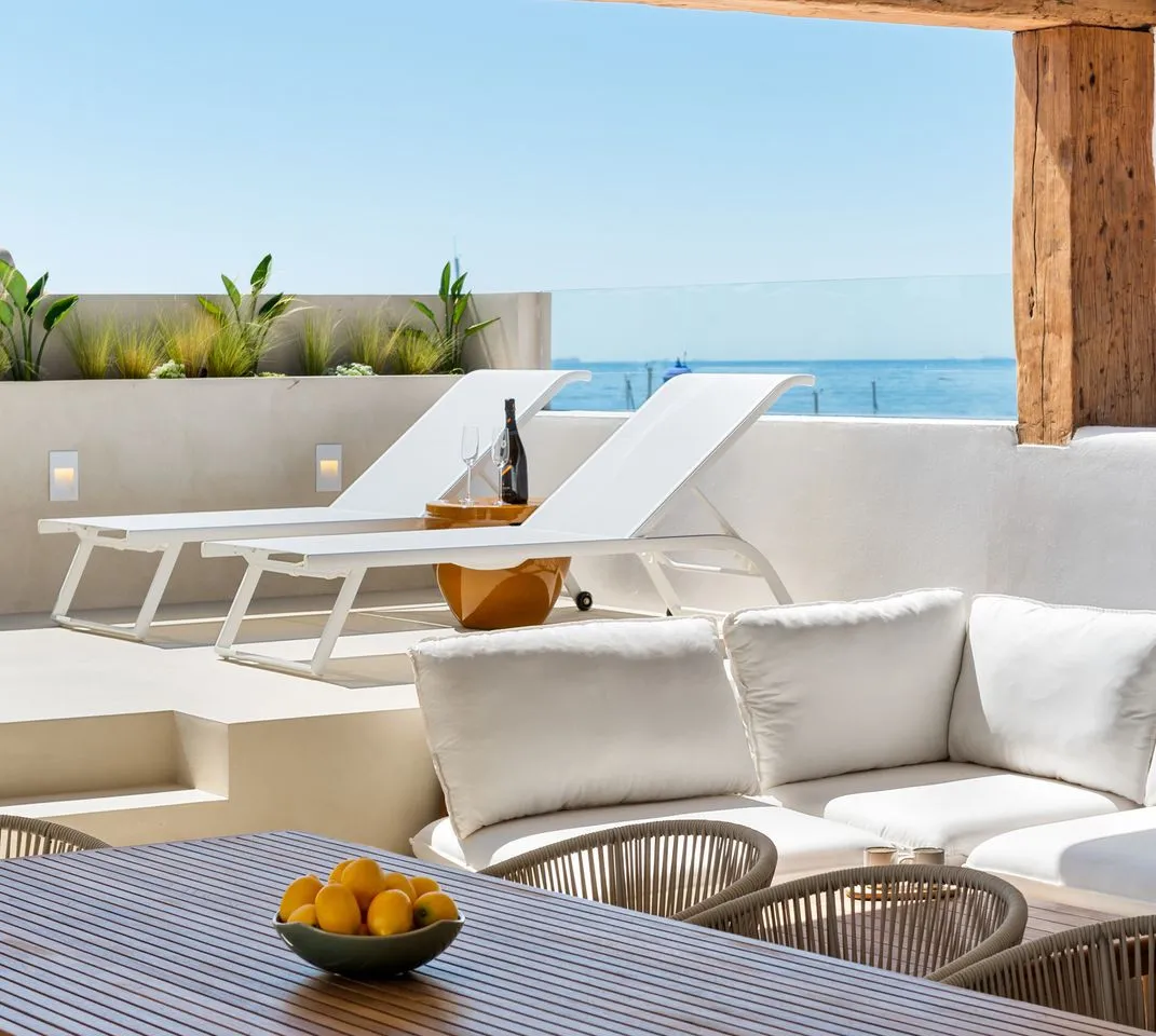 b2cc0d04-58e5-4c83-8c4d-de75a15c3d24