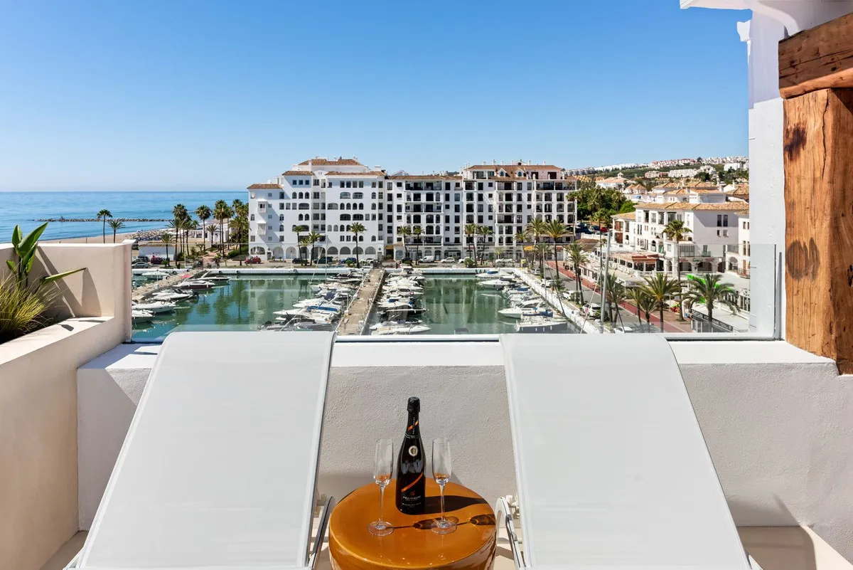 d0fe8205-ac73-439a-875d-b7cd0eae3561