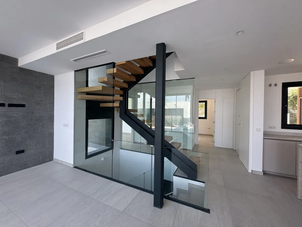 c2bfb873-43fc-4c32-a367-7e5d07a750cf