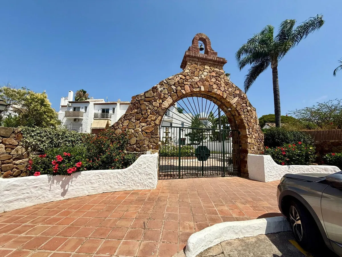 6b989336-300e-4506-88dc-b26989898900