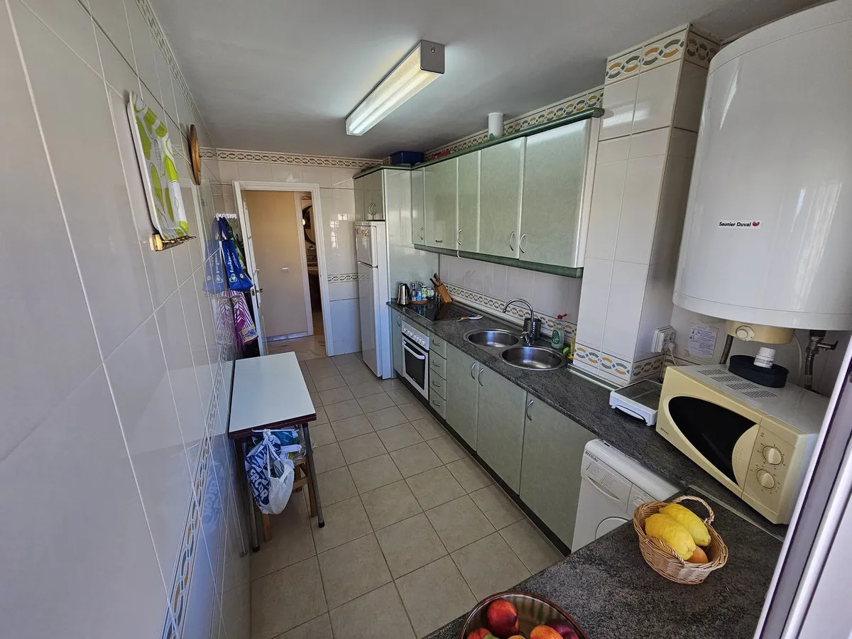 e9ea8753-60a2-48f9-91f1-d252911da025