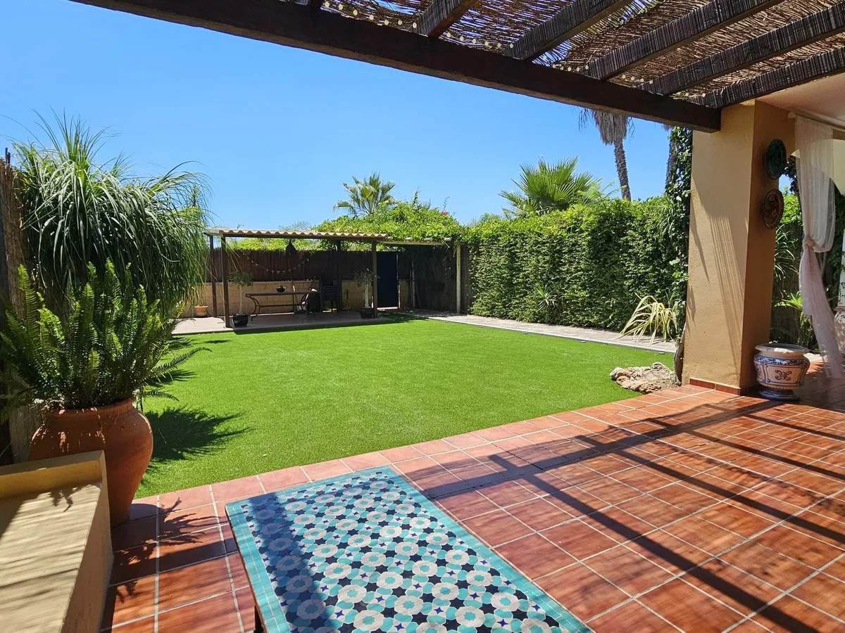 e7032871-5376-4e04-951b-e20b5ba3e941