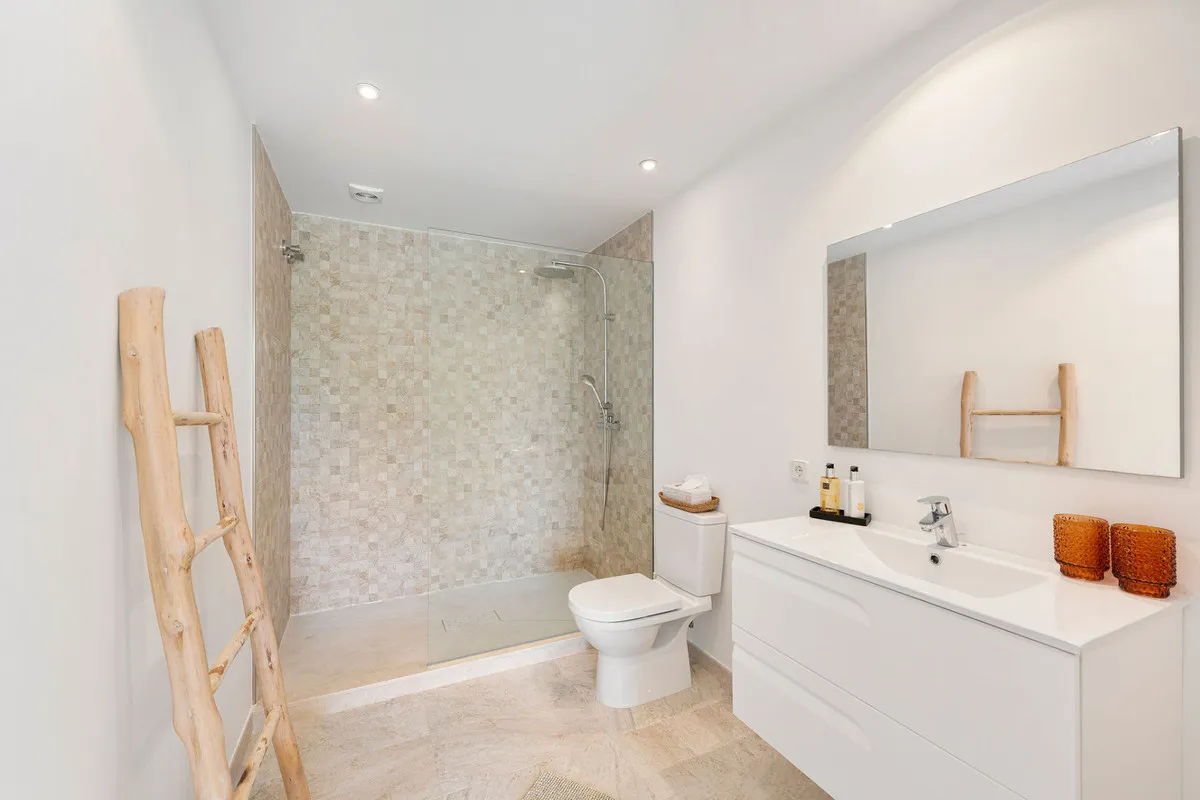 f7ab7ec5-7c09-4e62-8c0e-7a92431371d2