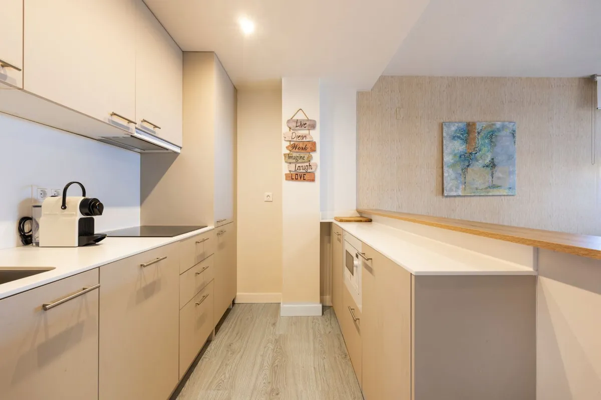 230e3fe4-a0a2-4758-a881-4a8060bc9711