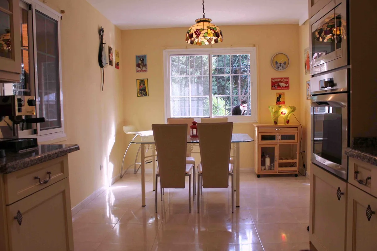 b5336565-a3e5-43b0-a3a1-c5f3abede7d9