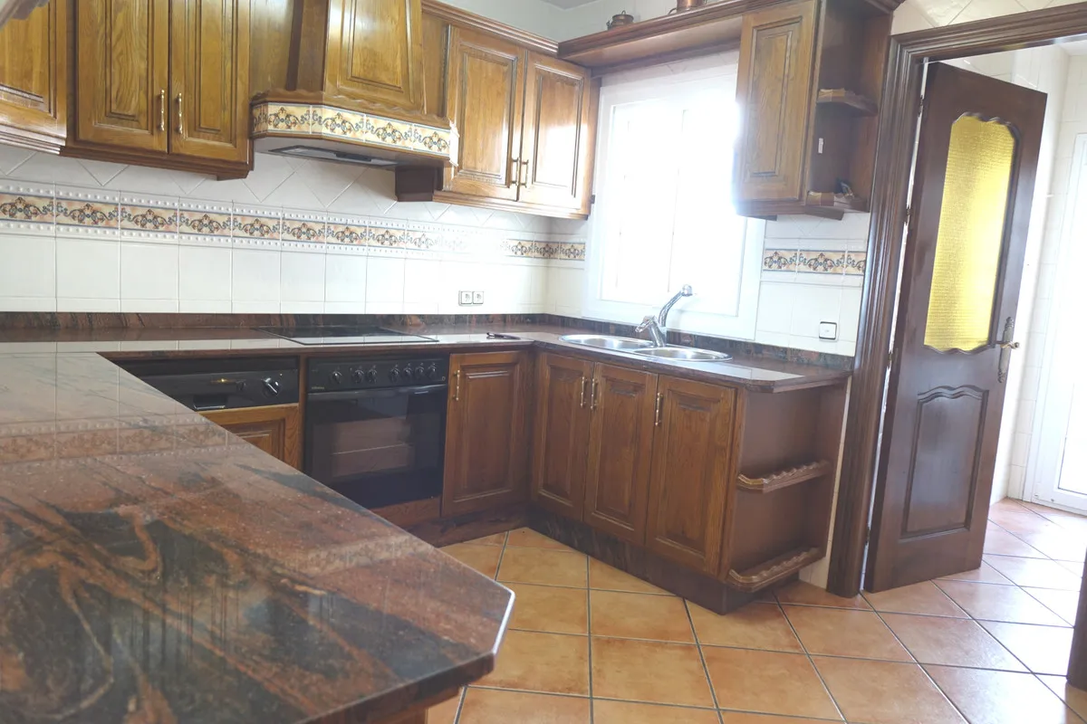 6373b487-b6e0-49ab-ad1d-4352439f3c38