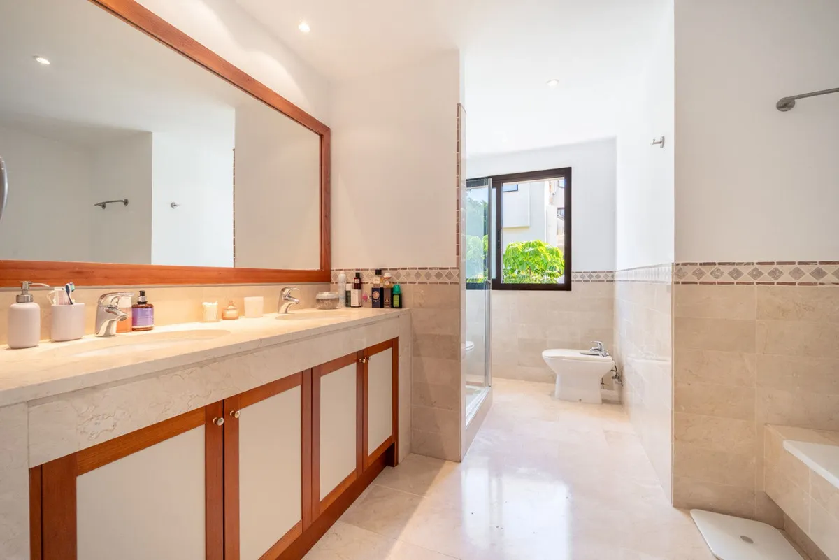 2da7bca1-fb3f-44d6-9029-62381c570af9