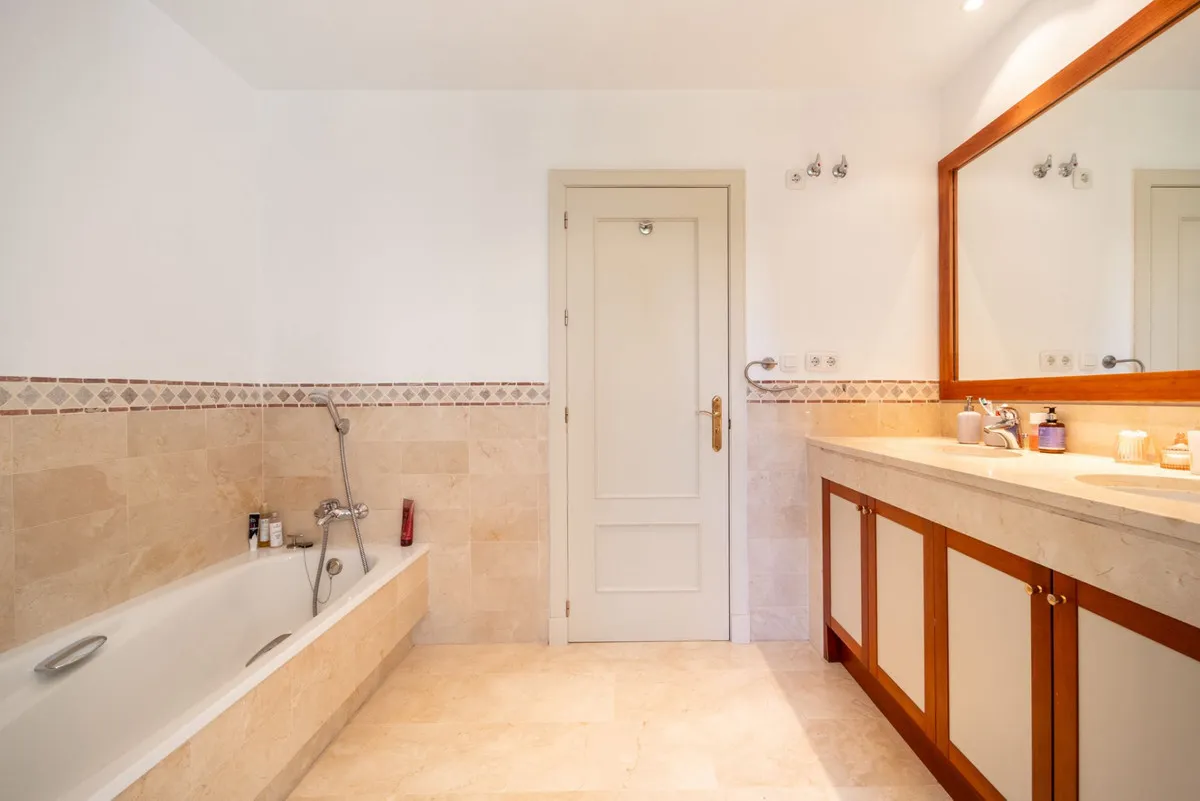 90aa4051-2f14-4d89-87dd-c33984f26a04