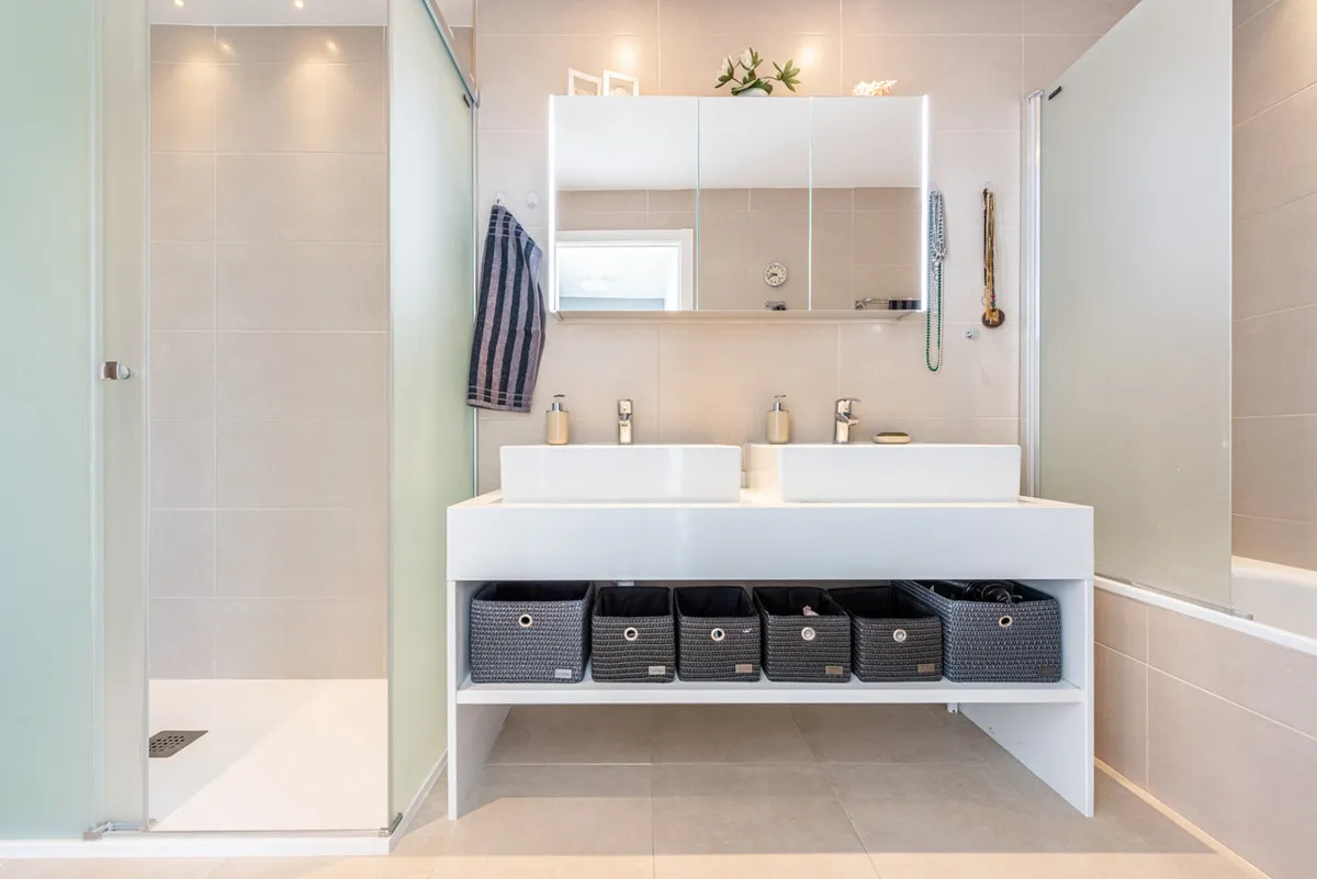 2d6a3c40-a378-40f1-8f78-c0dcce438cf5