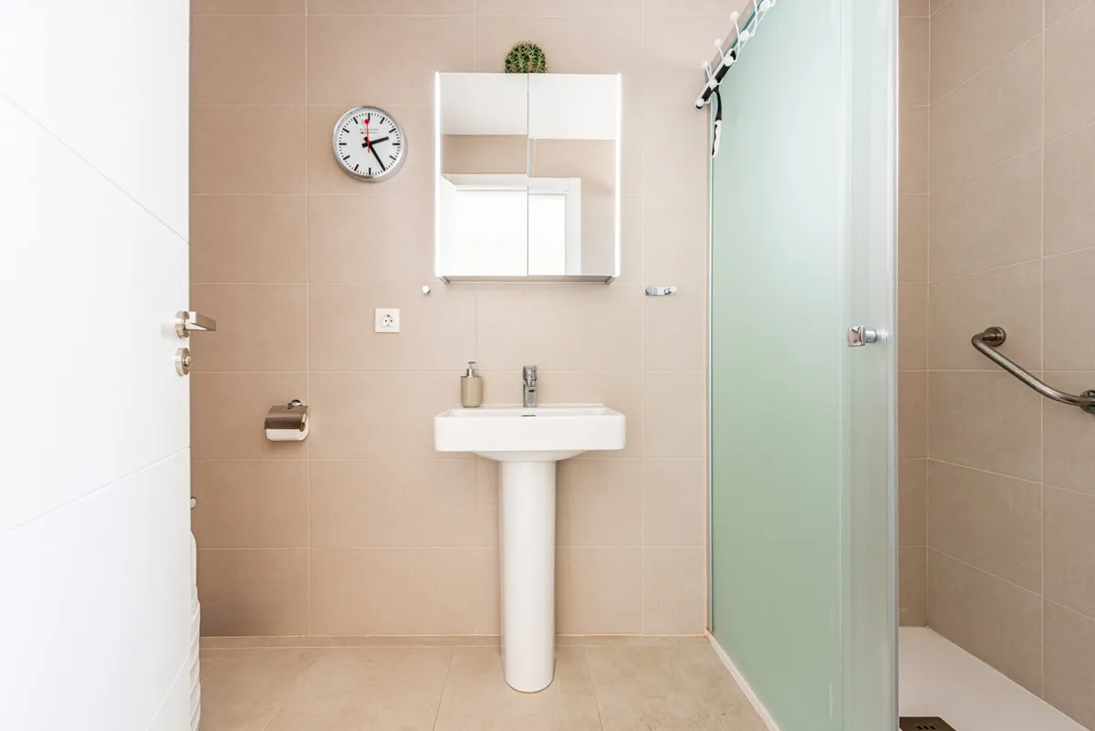 b7a850c3-b333-4c75-9d0f-dc60c5042f44