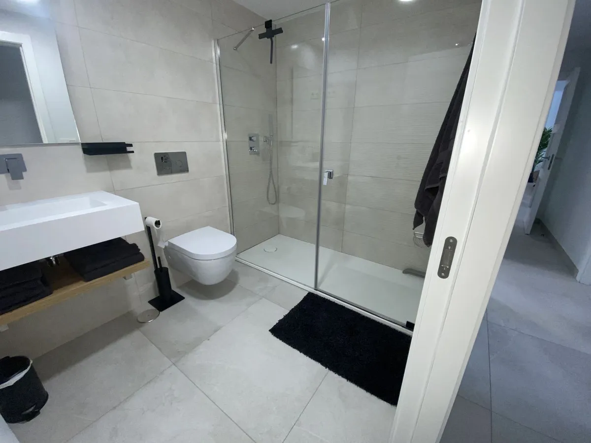 887b7b86-4182-43f4-8387-d3ea6509b752