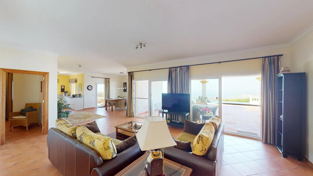 5e6ff58d-0e86-487a-94ee-191172ab4034