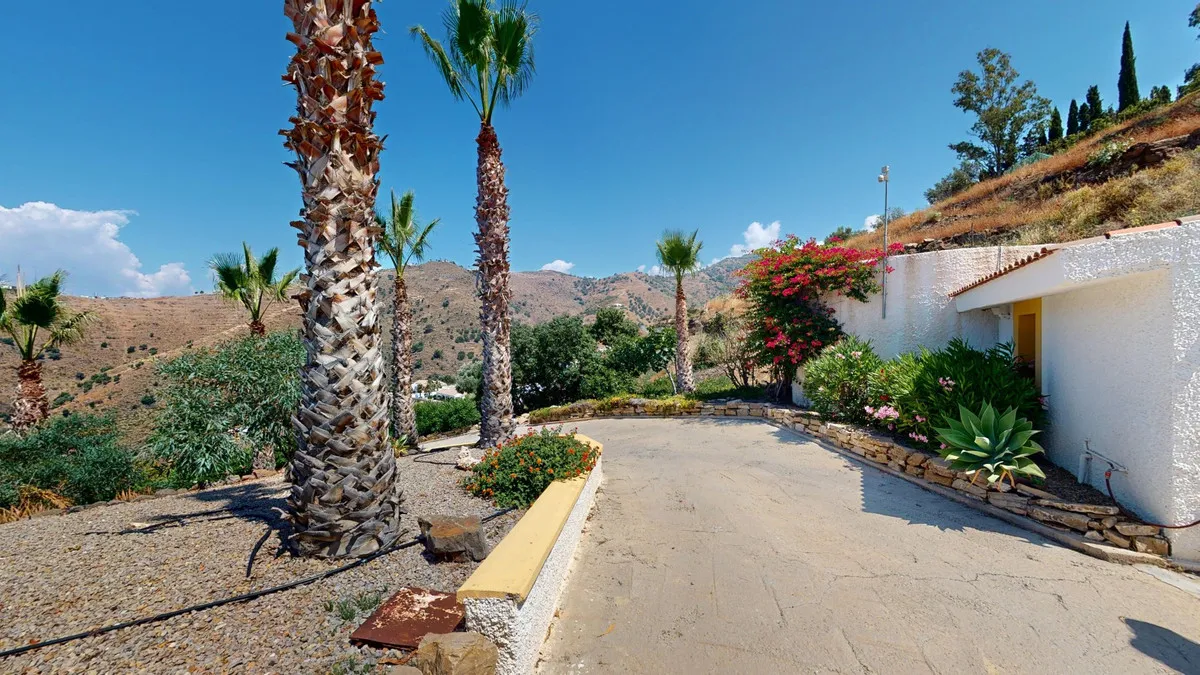 b3cdb6fc-4462-425c-939e-53bec1c310b8