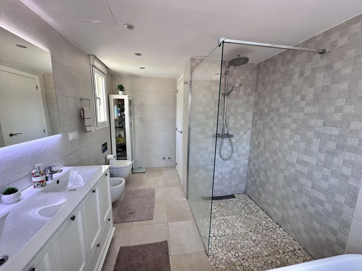 2203ae2d-b508-4001-a1c3-faa3b270ec9c