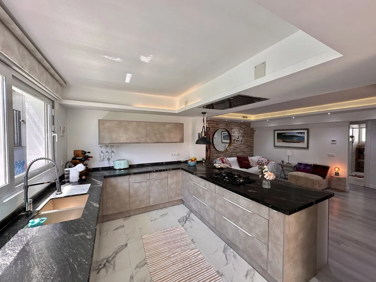 82241758-d444-4166-a766-48e182c45dab