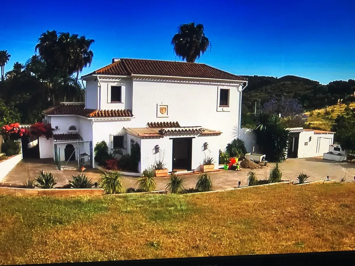 2b1304ca-a2e0-4049-9642-d23c0867170e