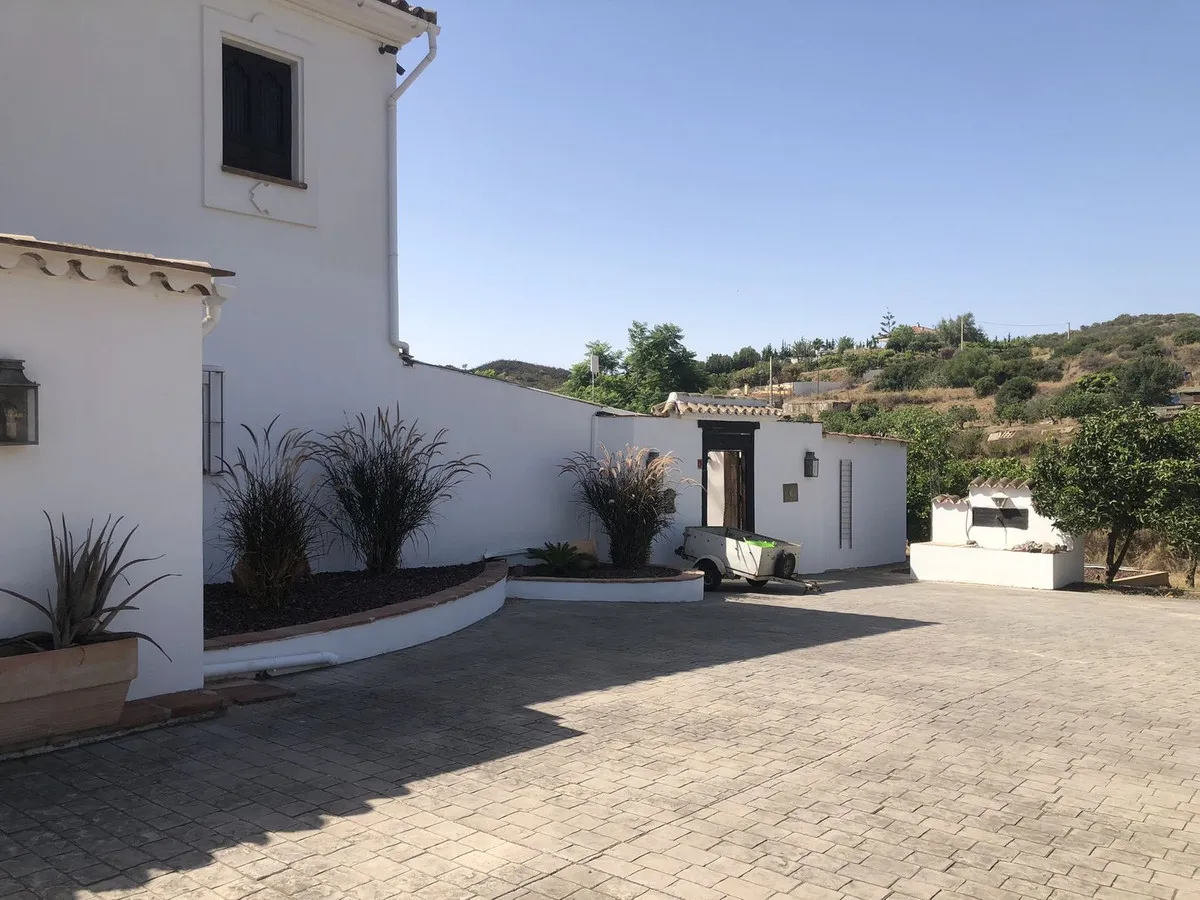 9ccf551b-4421-4e2c-a988-4159f7f0d865