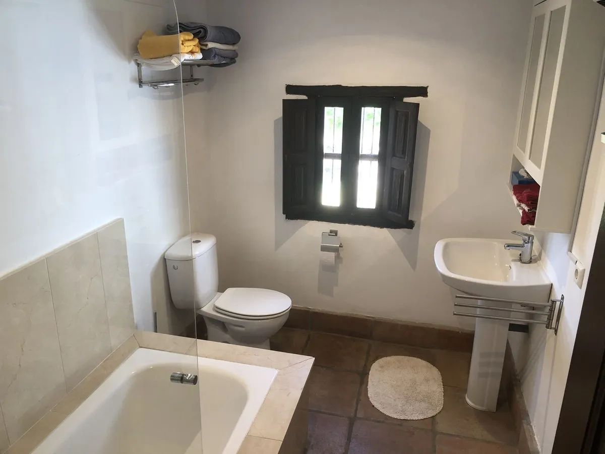 b9ce850c-4bc0-49c6-b4d9-3f47724cc5af