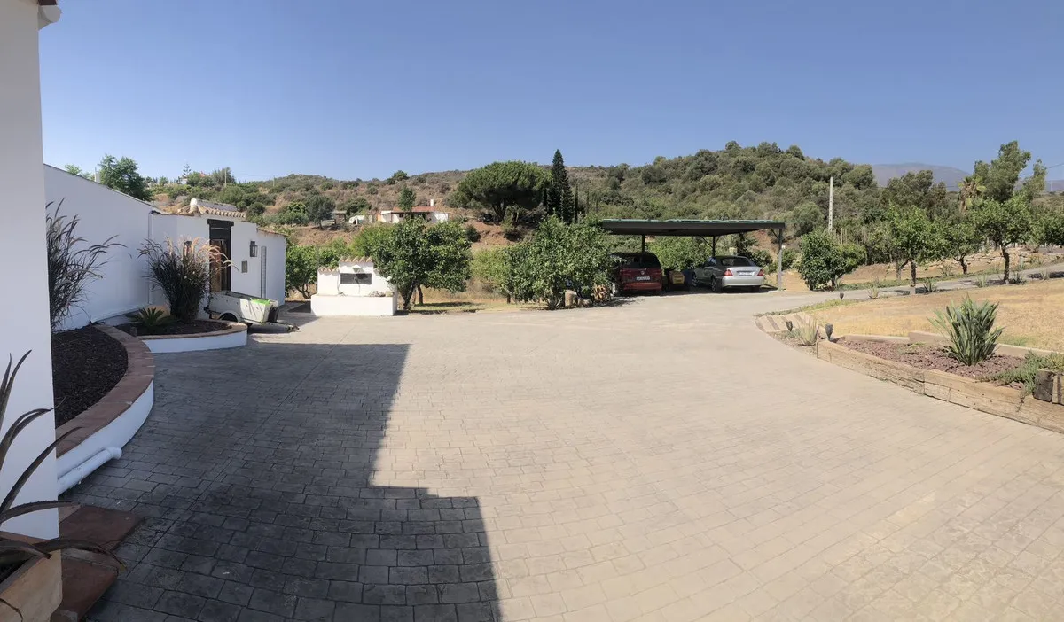 c69edfd9-af7e-4a59-b8e5-d024b9513337