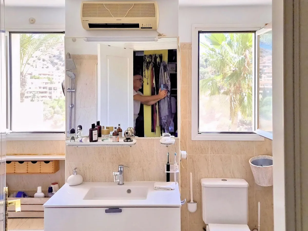 dc4eb9fb-20b8-4745-a6bd-1621674ad051