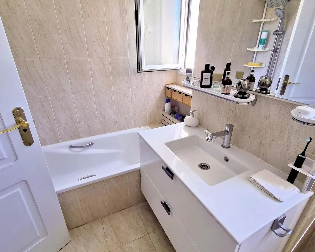 f8da9bae-201e-41fa-9890-f85e03227ce9