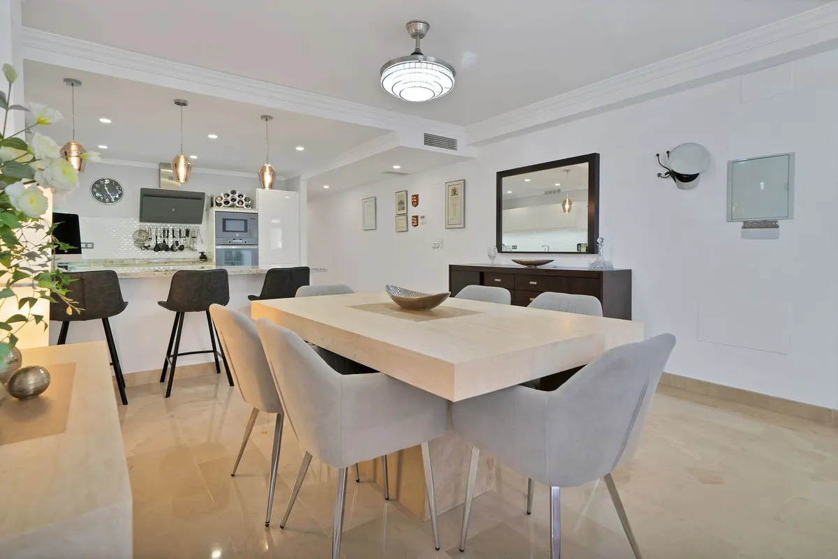 e8bf3c7f-fbd5-4eef-8475-4464bf54e2f6