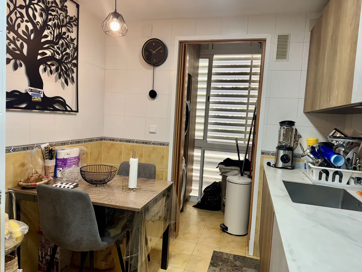 b5e01db8-6141-404a-86ea-e39b3c80b55e