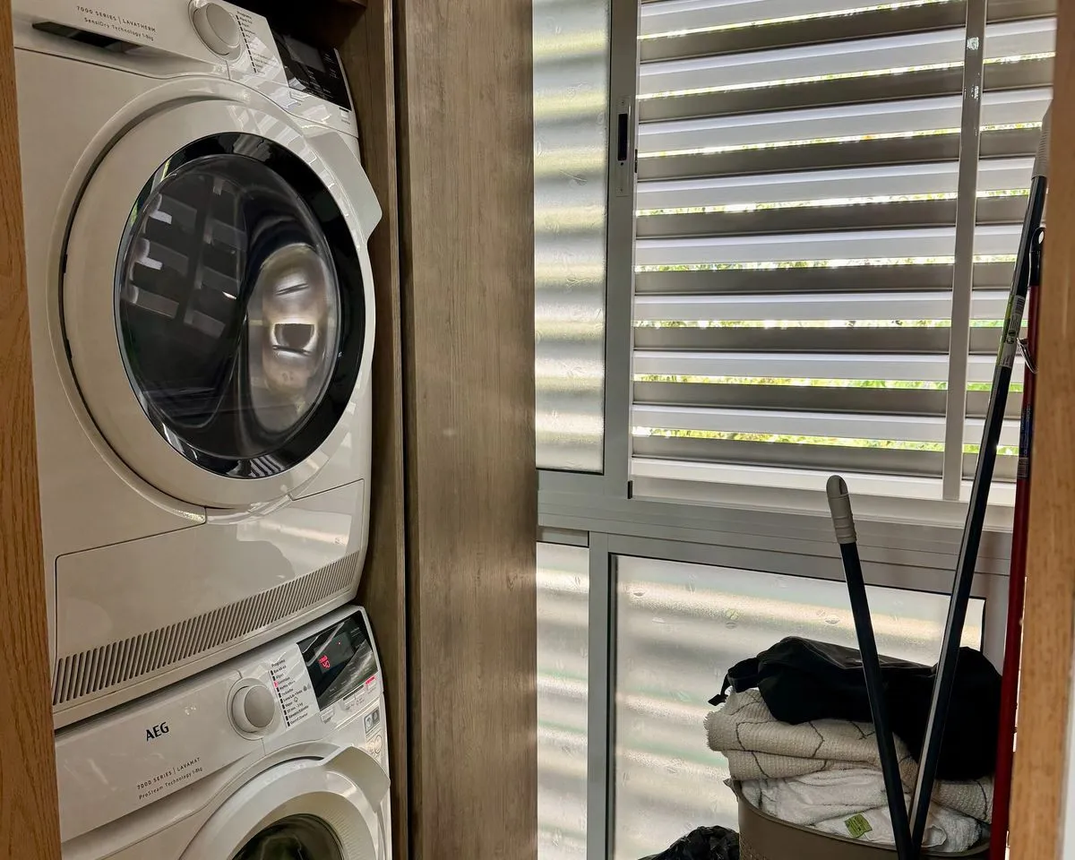 c4095809-9f9d-443b-b190-d3173035437c