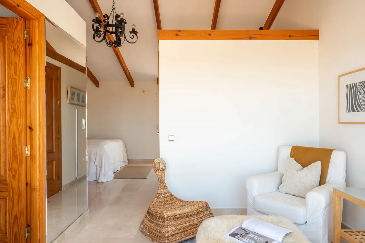 9fddeffd-a5cb-4e55-95b0-9513b8230b3c