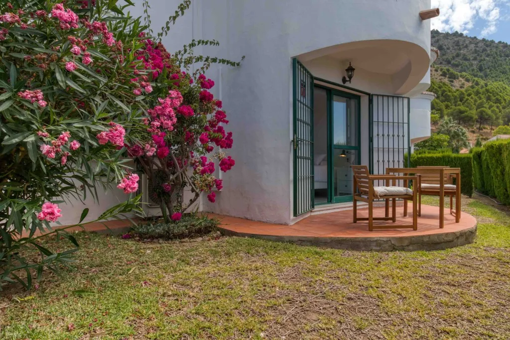 08500ae2-8f15-4c80-b2c6-3faaac0f9a91