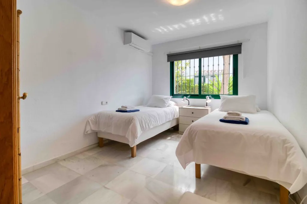 1d777b59-5e2d-4ad2-afac-597e2e81e020