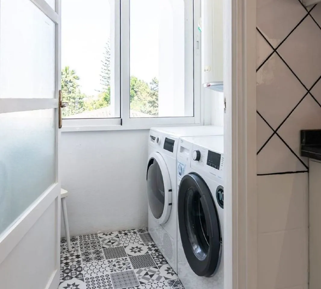 dd915c3c-b0e1-4d40-8e3b-0ff79b0d5613