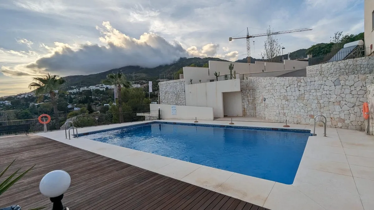 75dad8a1-c910-4b74-9962-74d620cb215c