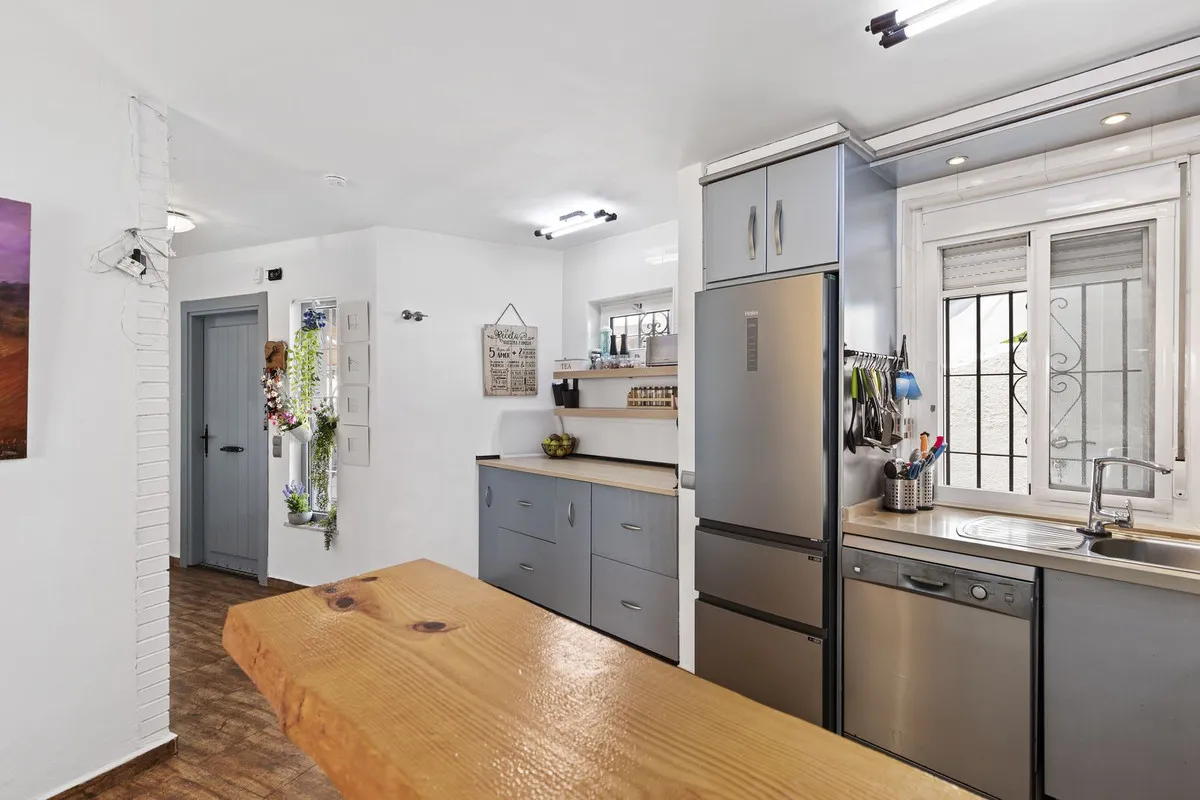 a766059c-d827-458a-9bd8-16d524fd5049