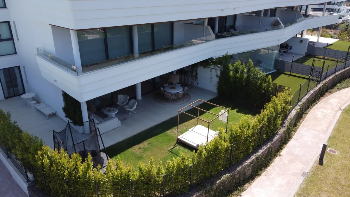 10c4d127-dd42-47ca-b12d-b1f2f06c5cde