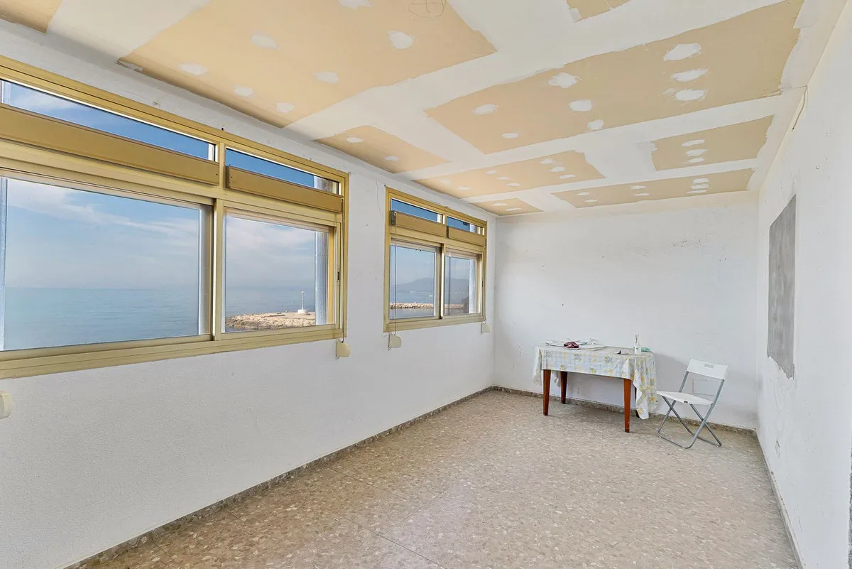 f2f021e9-585b-4ead-a057-5d49e6b7251f