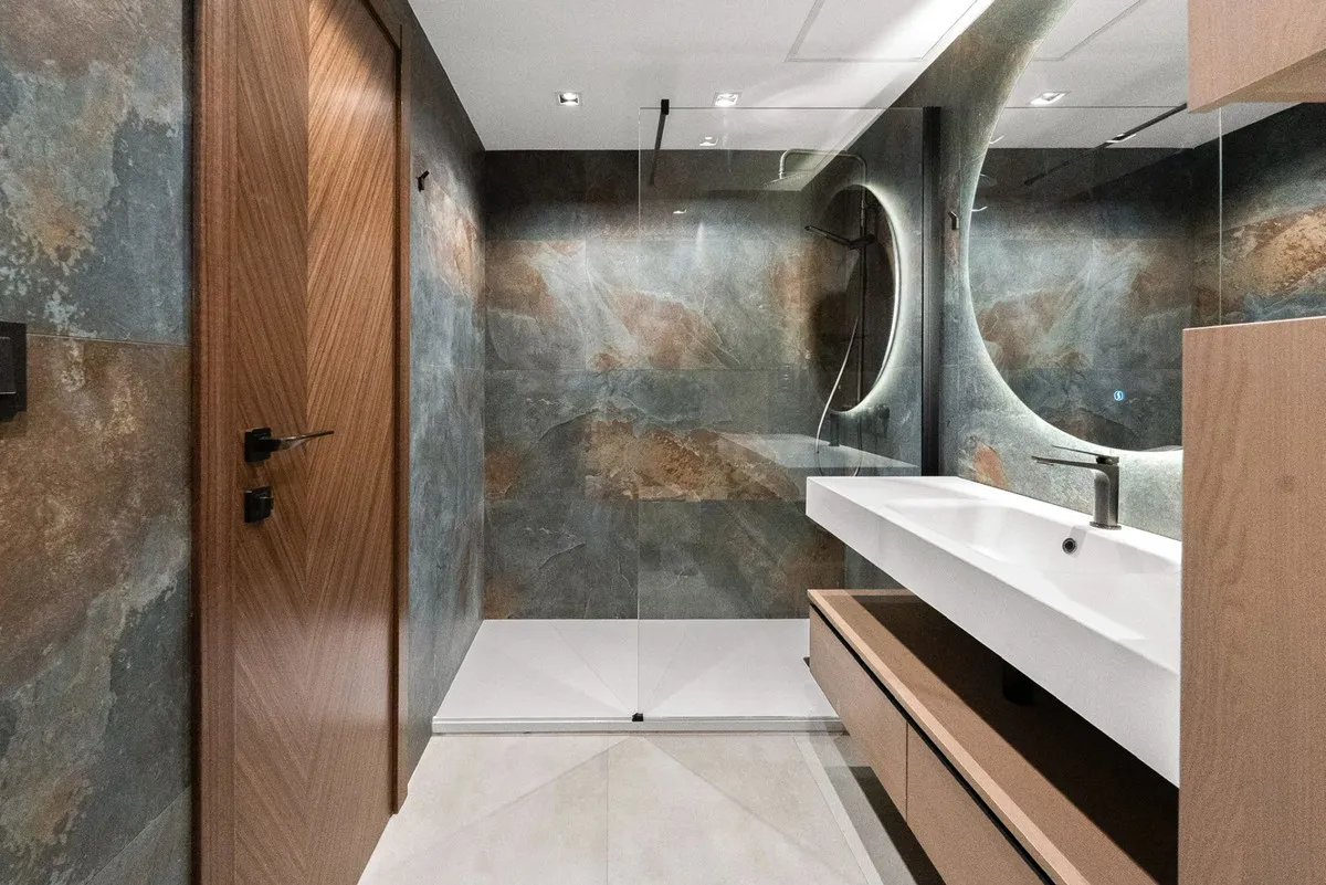 1e33f48e-b2a8-49b6-b6f8-9218fa87e24e